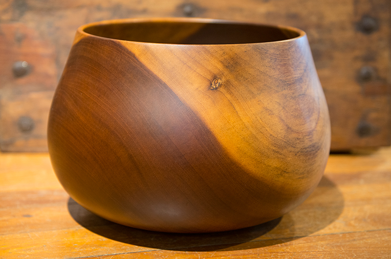 beautiful hawaiian wooden bowl